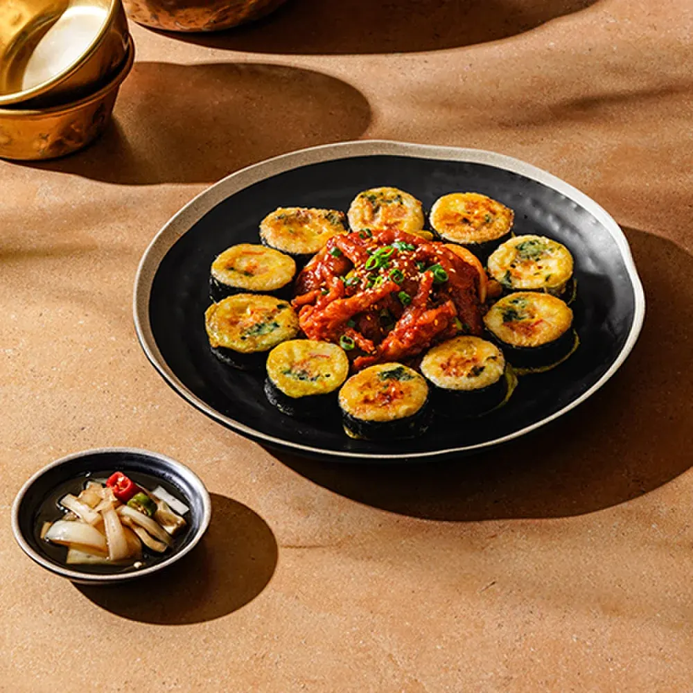 불닭발을 올린 김밥전